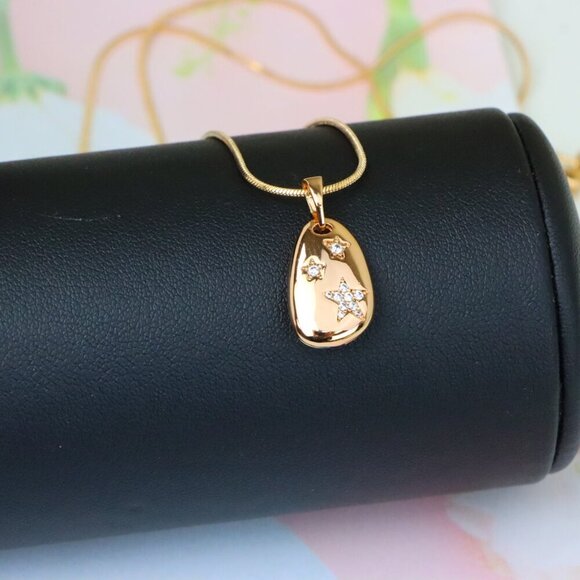 "Rose Gold Oval Pendant with Star Design, XPPT1310 - Picture 5 of 12